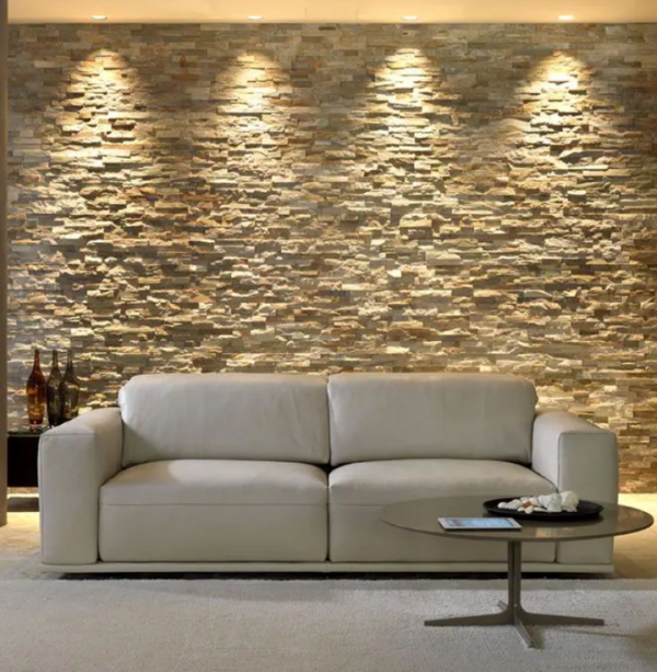 Dinding dari batu alam andesit